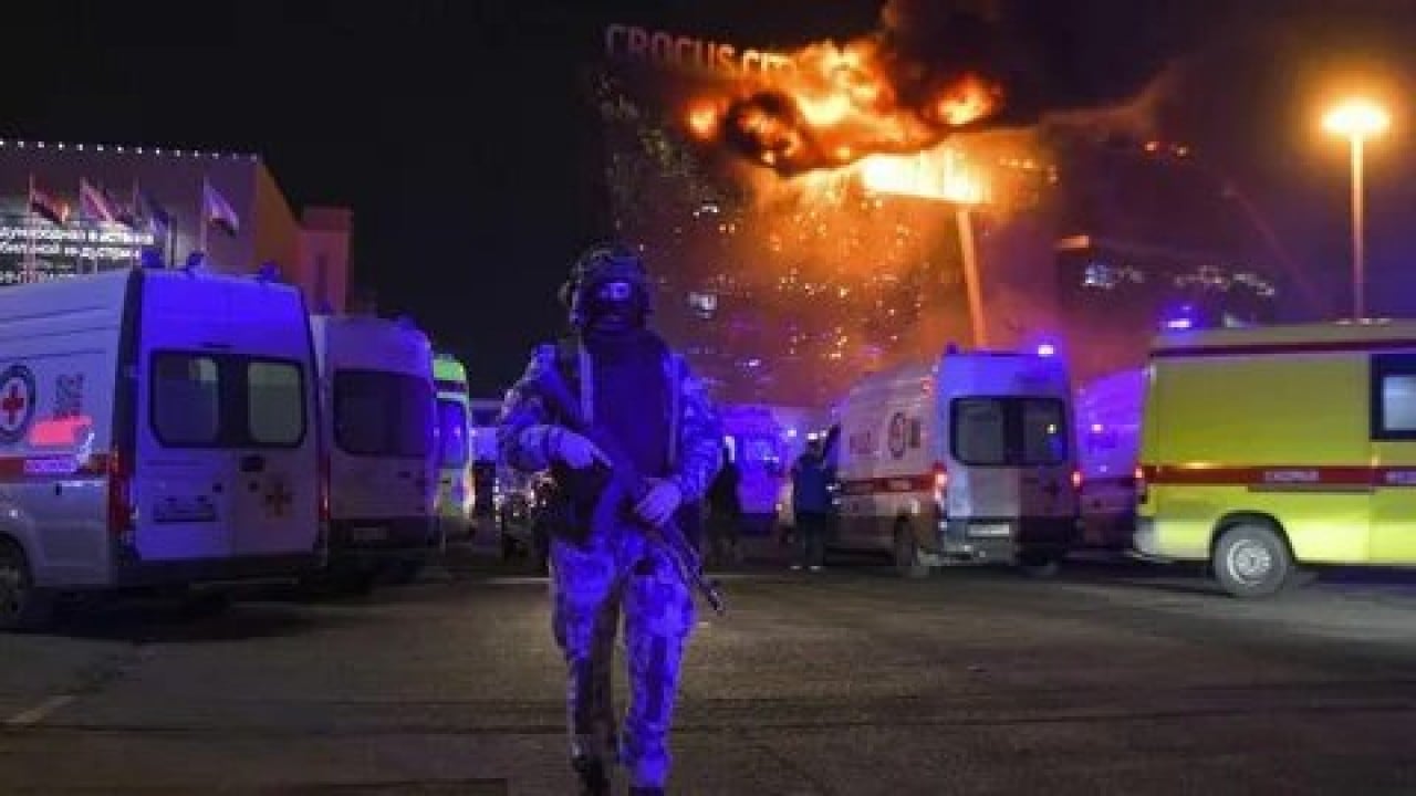 Foto - 1500 İHA ile vurdular! Yüz binlerce kişi...