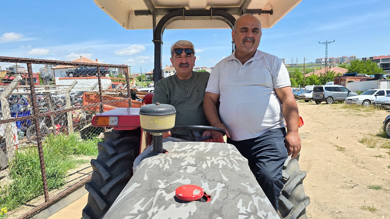 Foto - 17 yıl önce Ankara’da çalınan traktör, Yozgat’ta bulundu: Sanki ölen babamız geri geldi!