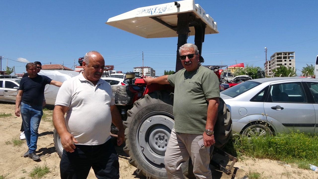Foto - 17 yıl önce Ankara’da çalınan traktör, Yozgat’ta bulundu: Sanki ölen babamız geri geldi!