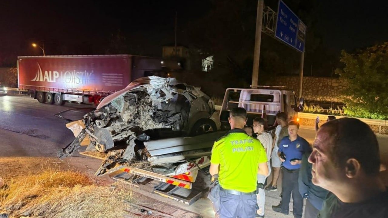 Foto - 1’i ağır 9 kişi yaralandı Kaza yapan aracın motoru uçtu barakaya girdi