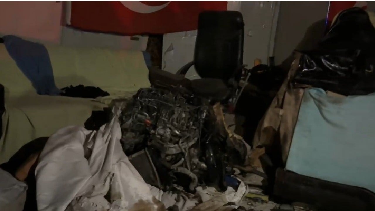 Foto - 1’i ağır 9 kişi yaralandı Kaza yapan aracın motoru uçtu barakaya girdi