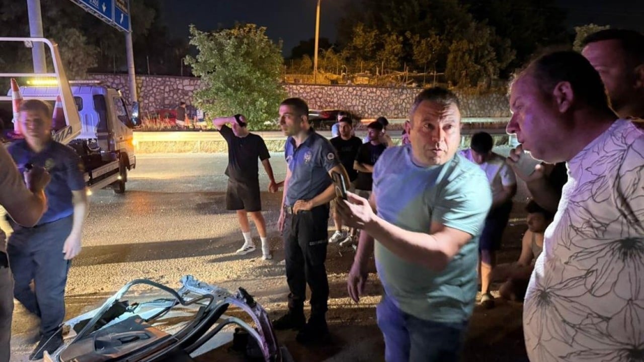 Foto - 1’i ağır 9 kişi yaralandı Kaza yapan aracın motoru uçtu barakaya girdi