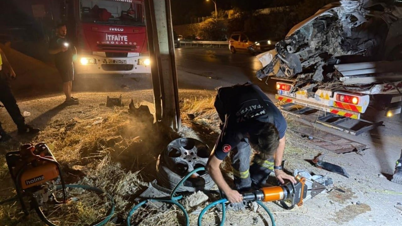 Foto - 1’i ağır 9 kişi yaralandı Kaza yapan aracın motoru uçtu barakaya girdi