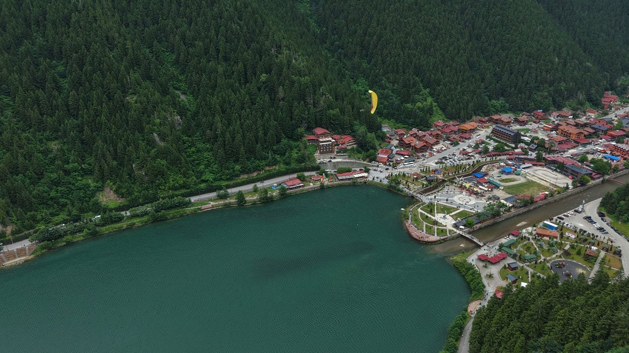Foto - 2 bin metrede nefes kesen yolculuk! Uzungöl’ü gökyüzünden keşfetmenin bedeli 200 dolar