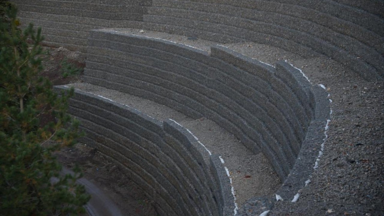 Foto - 2 bin rakımlı dağ çelik ağlarla örülüyor