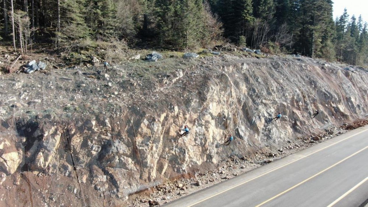 Foto - 2 bin rakımlı dağ çelik ağlarla örülüyor