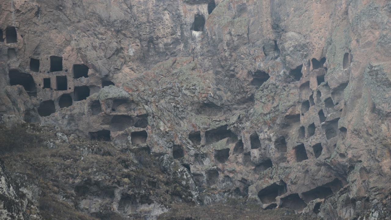 Foto - 2 bin yıl önce kayaların içine kuruldu! "Öksüt Kalesi" zamana direniyor
