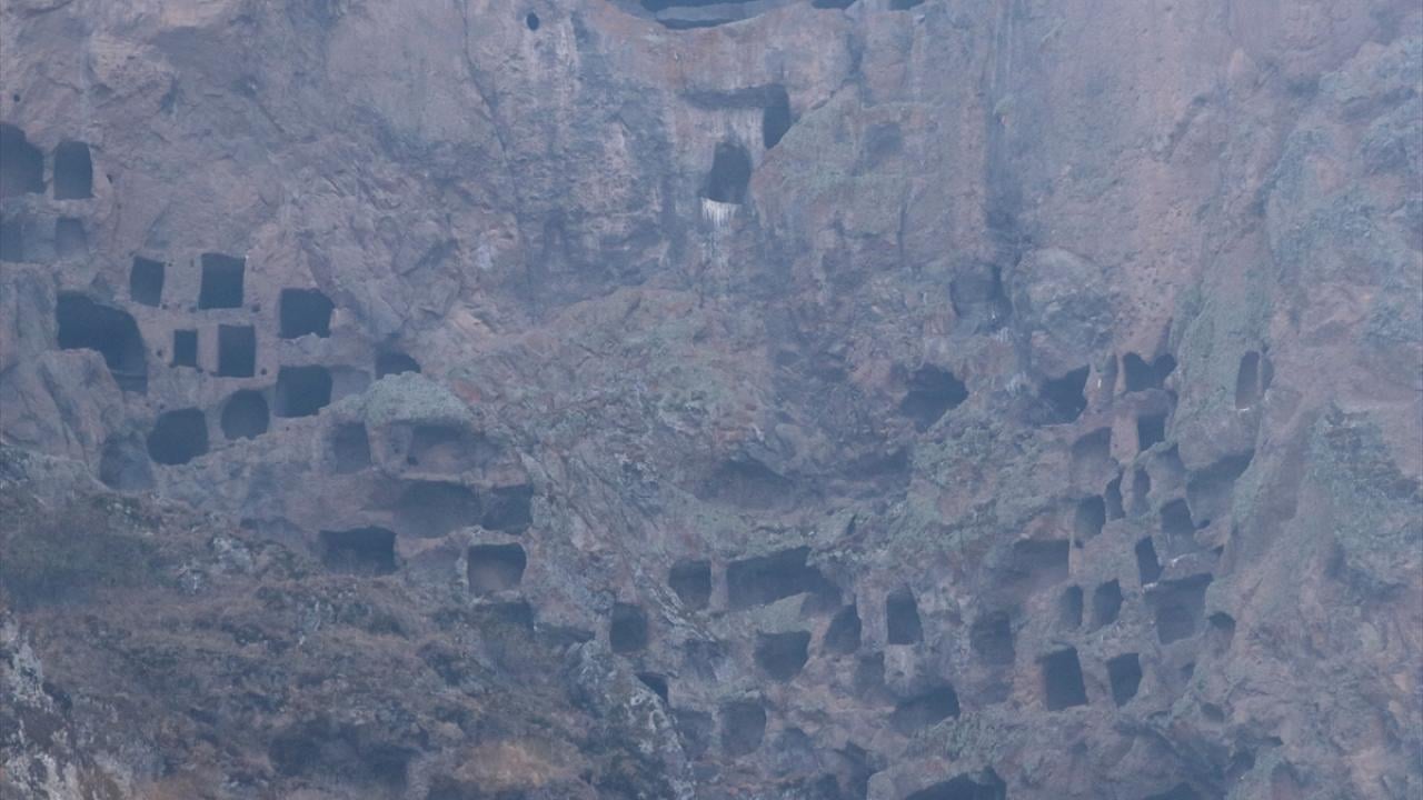 Foto - 2 bin yıl önce kayaların içine kuruldu! "Öksüt Kalesi" zamana direniyor