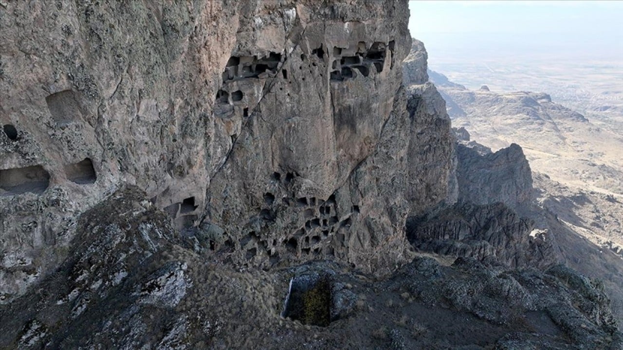 Foto - 2 bin yıl önce kayaların içine kuruldu! "Öksüt Kalesi" zamana direniyor