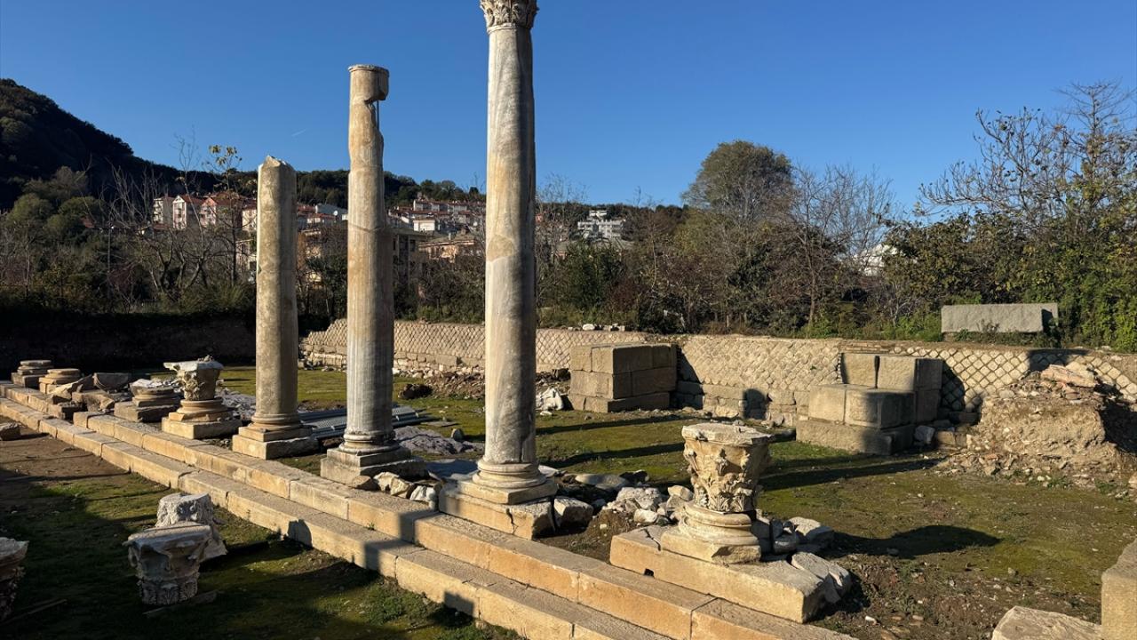 Foto - 2 bin yıllık antik kentte Medusa'nın ender görülen gülümseyen figürü bulundu