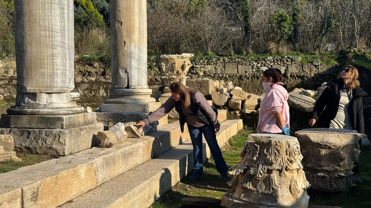 Foto - 2 bin yıllık antik kentte Medusa'nın ender görülen gülümseyen figürü bulundu