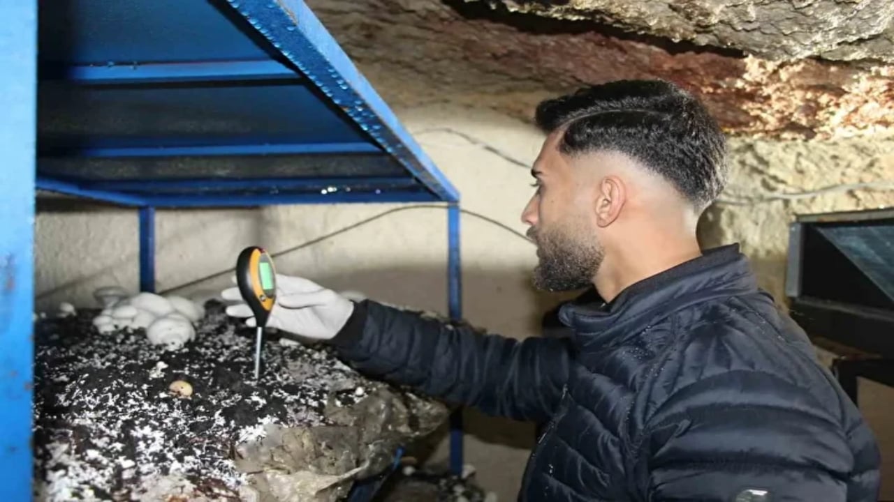 Foto - 2 bin yıllık mağarada resmen para basıyorlar! Dedelerinden kaldı, şimdi siparişlere yetişemiyorlar