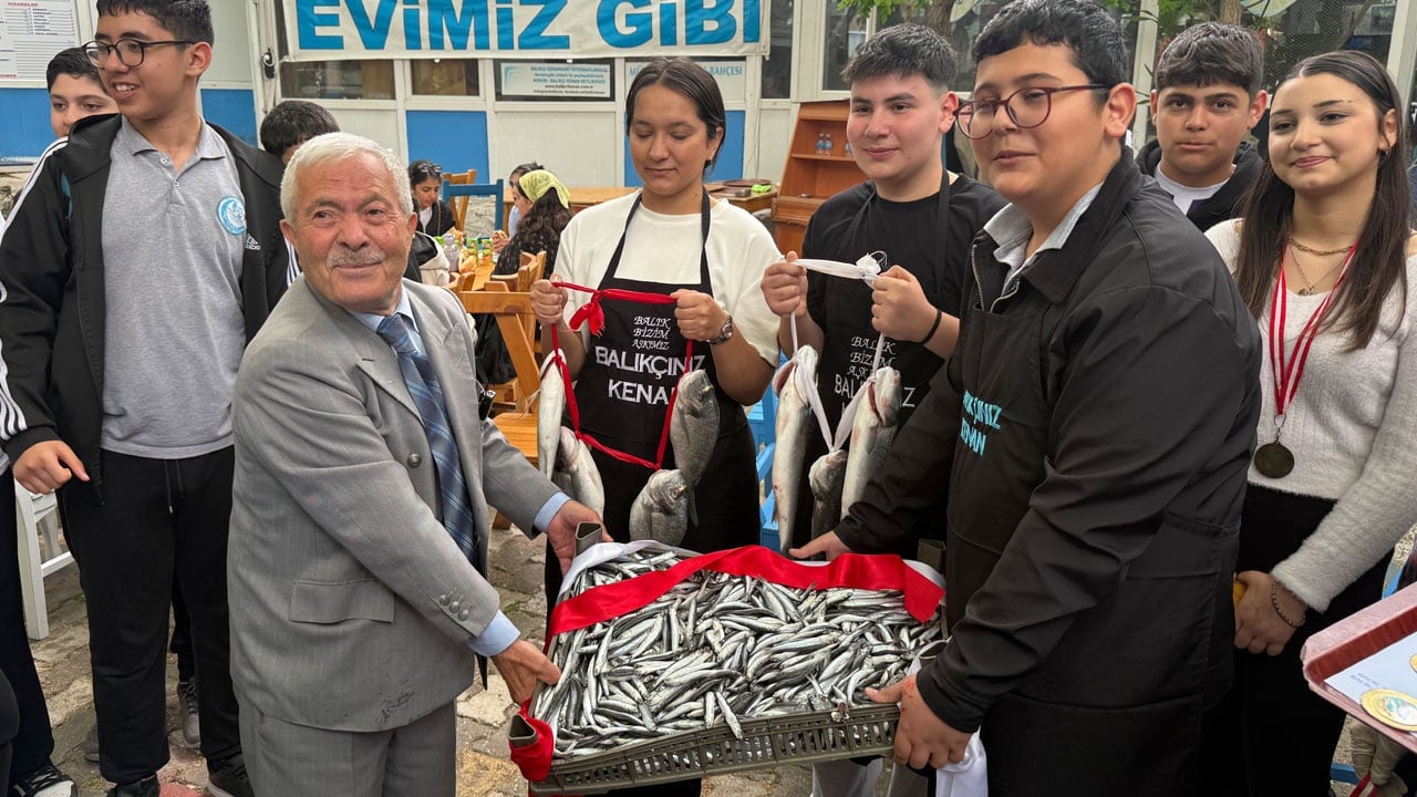 Foto - 2 dakikada palamut ve hamsiyi bitirdi! Birincilik ödülünü gören şaşırdı