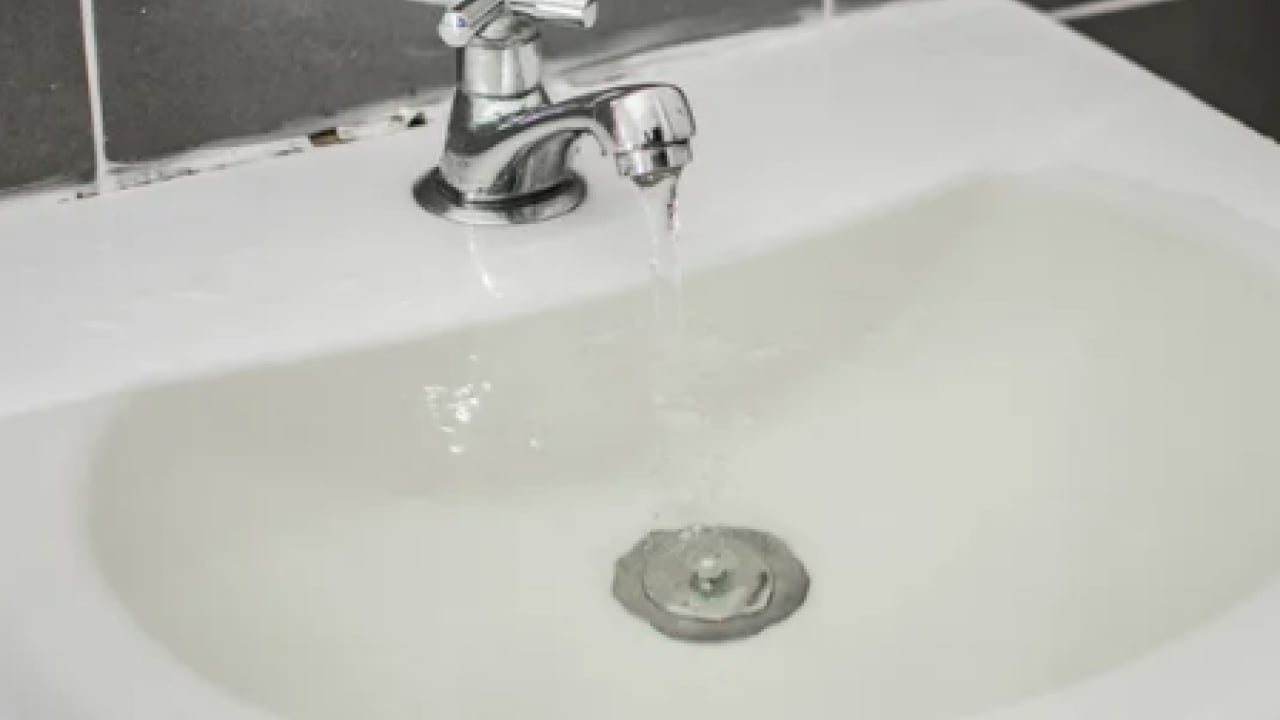 Foto - 2 dakikada tıkanan lavabo kalmıyor... Tesisatçıların sır gibi sakladığı yöntem! 