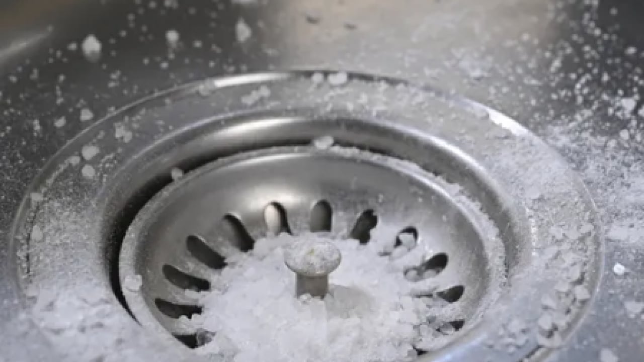 Foto - 2 dakikada tıkanan lavabo kalmıyor... Tesisatçıların sır gibi sakladığı yöntem! 