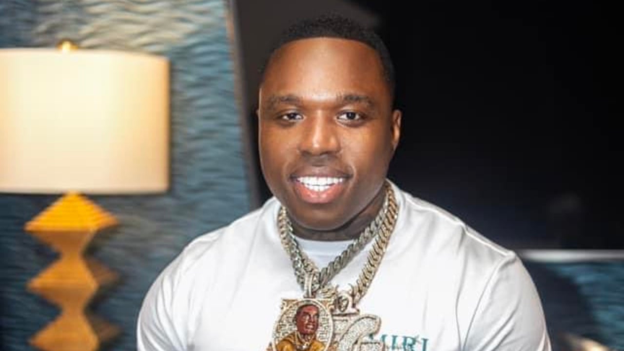 Foto - 2 kilo altın zincir skandalı! Ünlü rapçi havalimanında gözaltına alındı