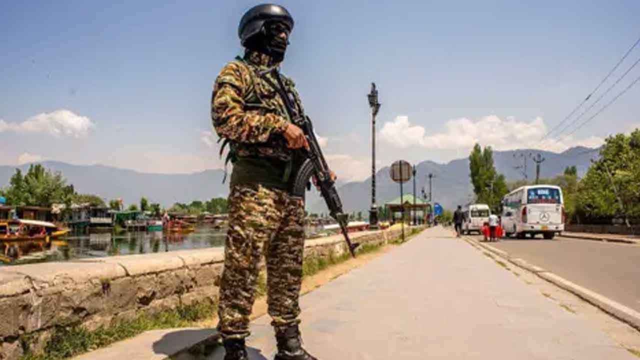 Foto - 2 polis öldü, 25 militan etkisiz hale getirildi! İslam ülkesinden büyük operasyon