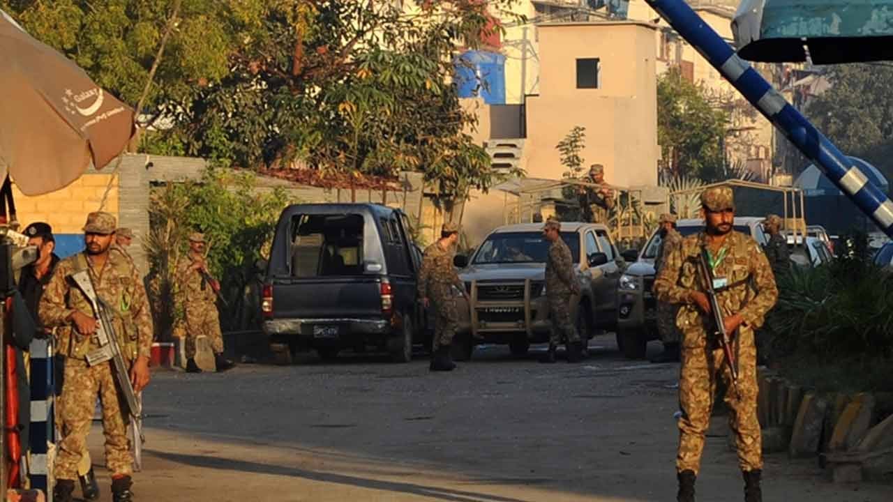 2 polis öldü, 25 militan etkisiz hale getirildi! İslam ülkesinden büyük operasyon