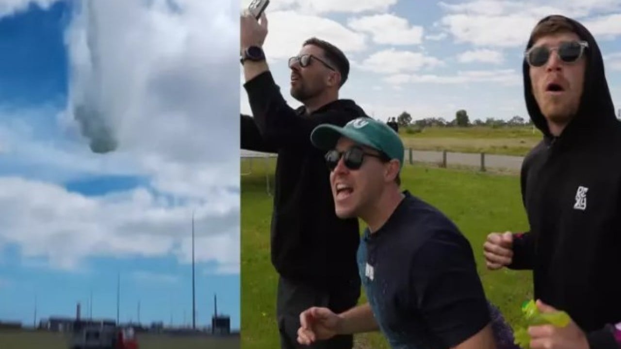 Foto - Minivanın üzerine 2 ton su dökülürse ne olur? Sonuç herkesi şaşırttı!