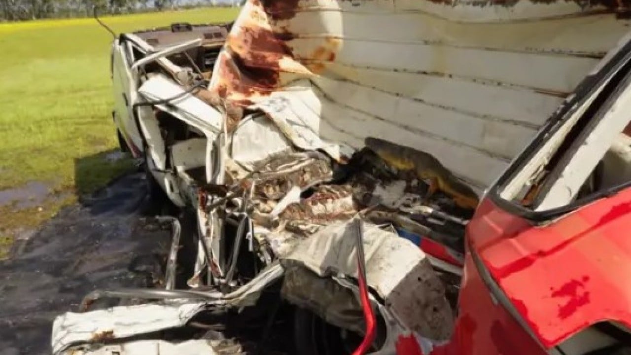 Foto - Minivanın üzerine 2 ton su dökülürse ne olur? Sonuç herkesi şaşırttı!