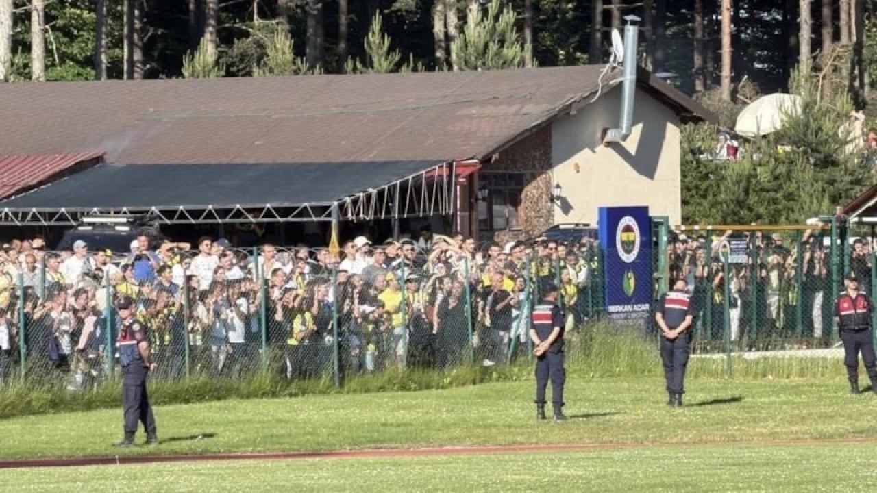 Foto - 20 bin kişi izlemeye geldi Fenerbahçe’den maç gibi antrenman