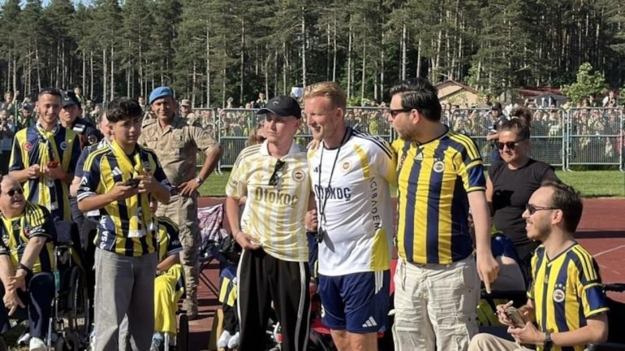 Foto - 20 bin kişi izlemeye geldi Fenerbahçe’den maç gibi antrenman