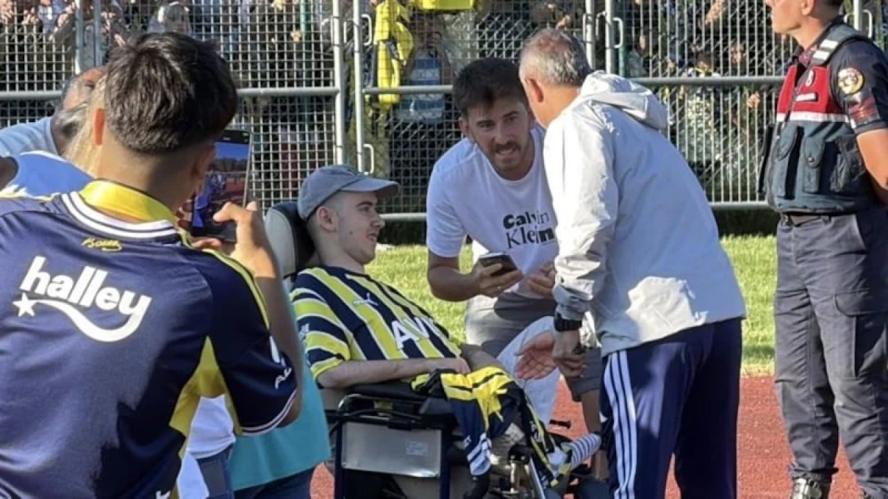 Foto - 20 bin kişi izlemeye geldi Fenerbahçe’den maç gibi antrenman