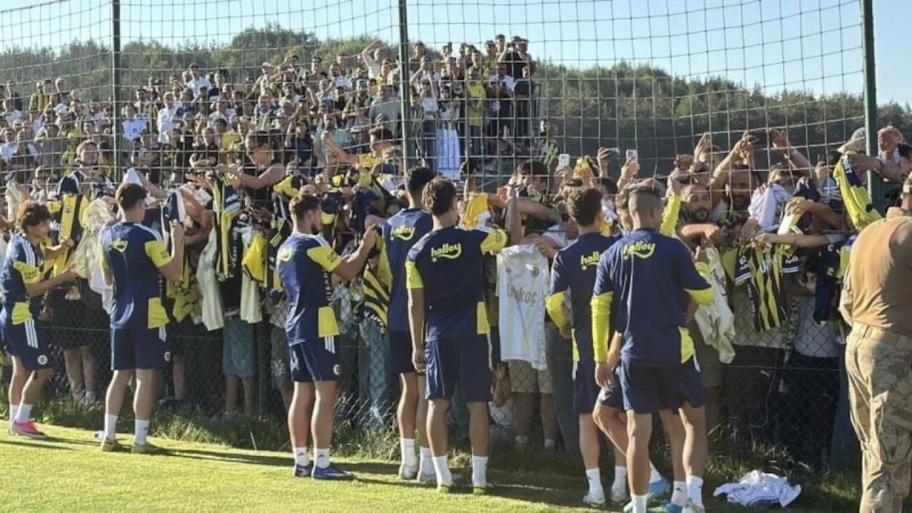 20 bin kişi izlemeye geldi Fenerbahçe’den maç gibi antrenman