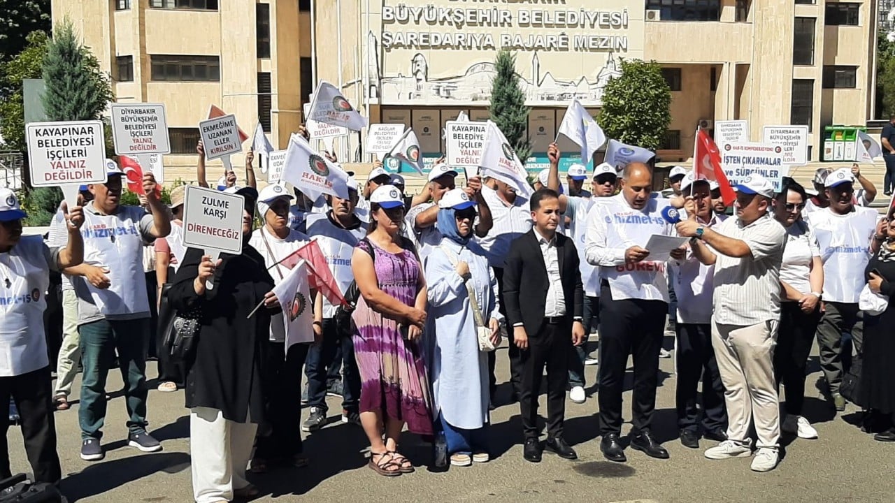 Foto - 2 yıldır direnen işçilerden DEM'e tepki! Maaşlarımızı ödeyin ekmeğimizle oynamayın