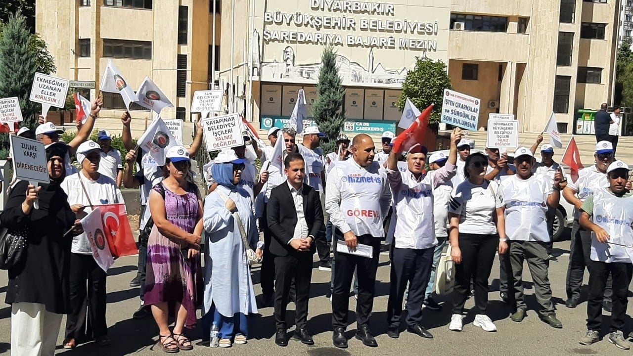 Foto - 2 yıldır direnen işçilerden DEM'e tepki! Maaşlarımızı ödeyin ekmeğimizle oynamayın