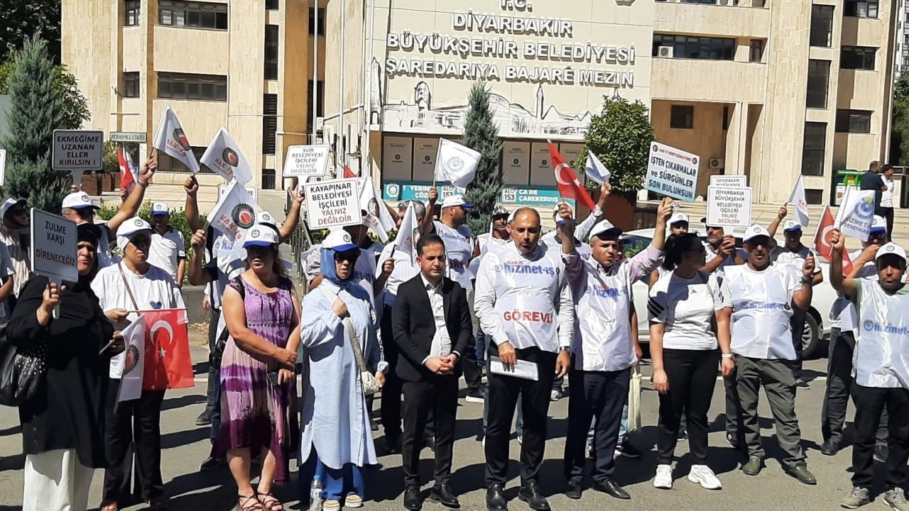 Foto - 2 yıldır direnen işçilerden DEM'e tepki! Maaşlarımızı ödeyin ekmeğimizle oynamayın