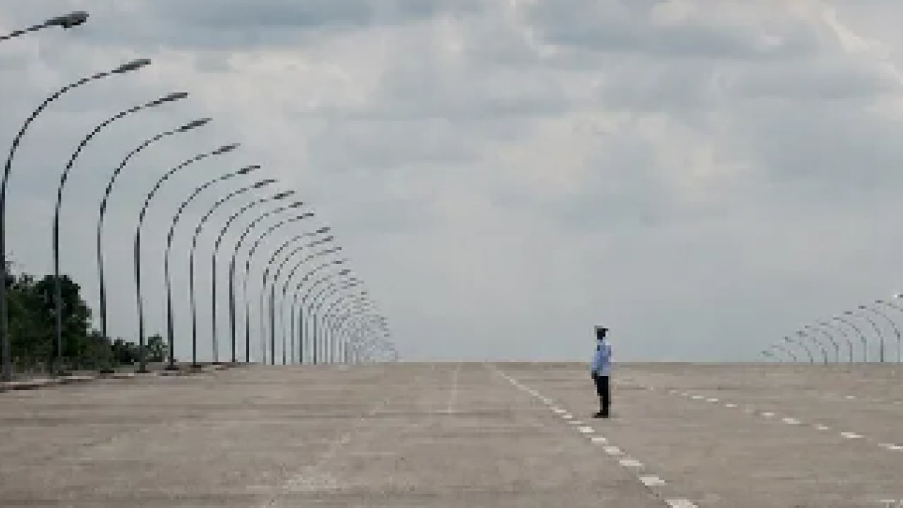 Foto - 20 şeritli yol yaptılar! Geçen tek bir araba yok: Dünyanın en tuhaf hayalet kenti