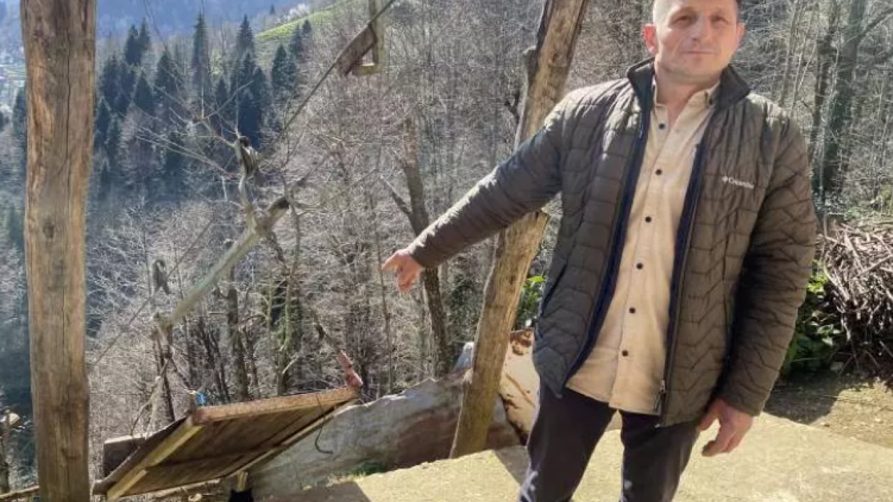 Foto - 20 yıldır yolu olmayan evine böyle gidiyor! Görenler şaşıp kalıyor!