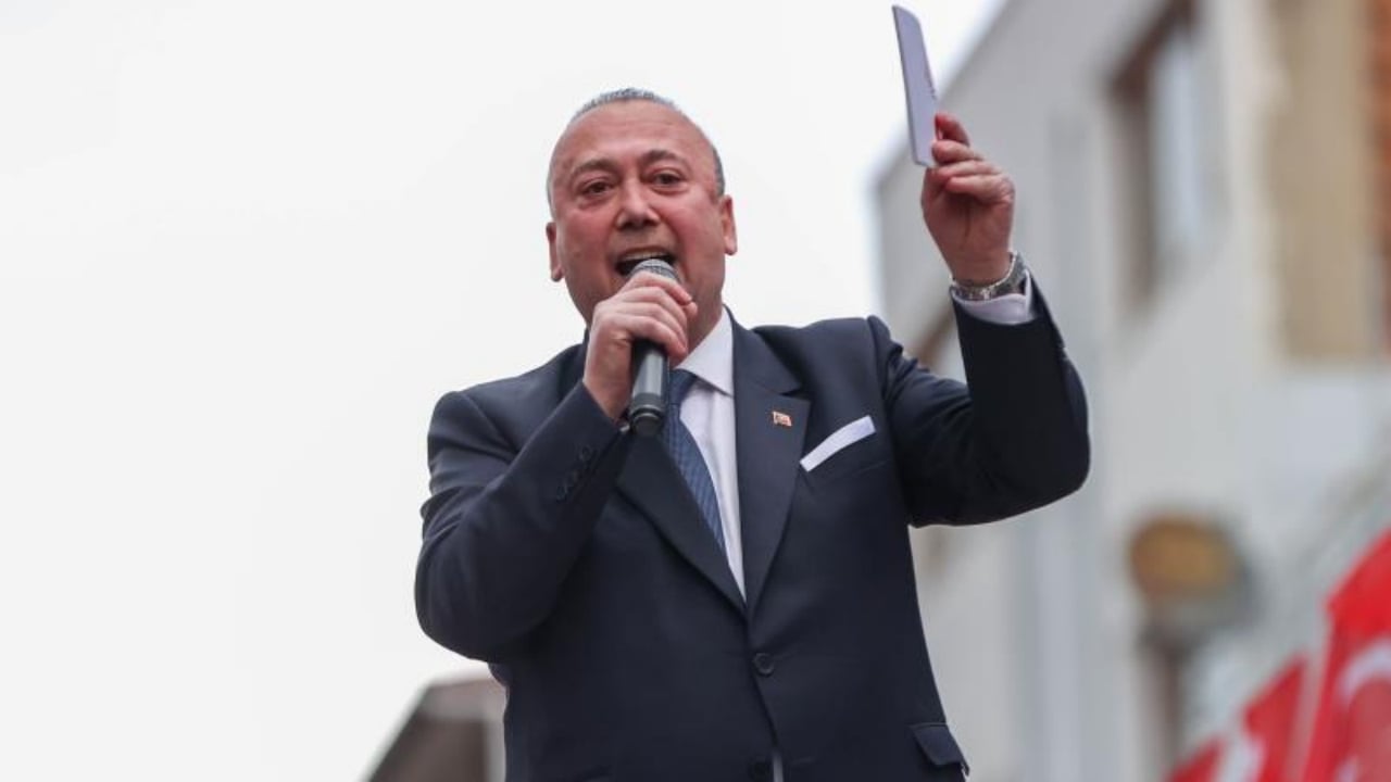 Foto - 21’lik metresiyle otelde basılan CHP’li başkanın bir skandalı daha ifşa oldu: Diskosuna otoyol yapmış