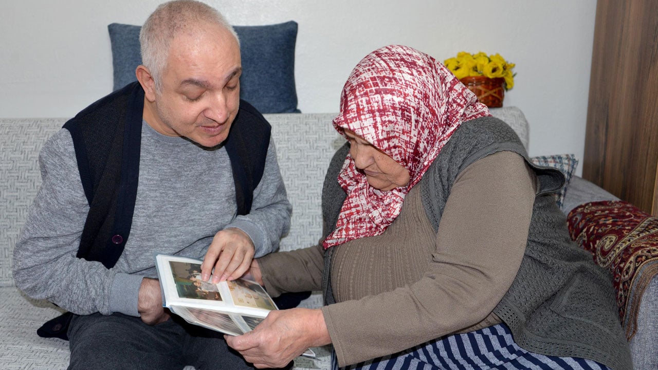 Foto - 22 yıldır evladına bakıyor! Tek isteği oğlunu güneşe çıkarabilmek 