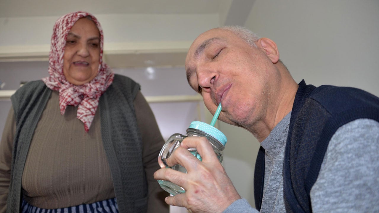 Foto - 22 yıldır evladına bakıyor! Tek isteği oğlunu güneşe çıkarabilmek 