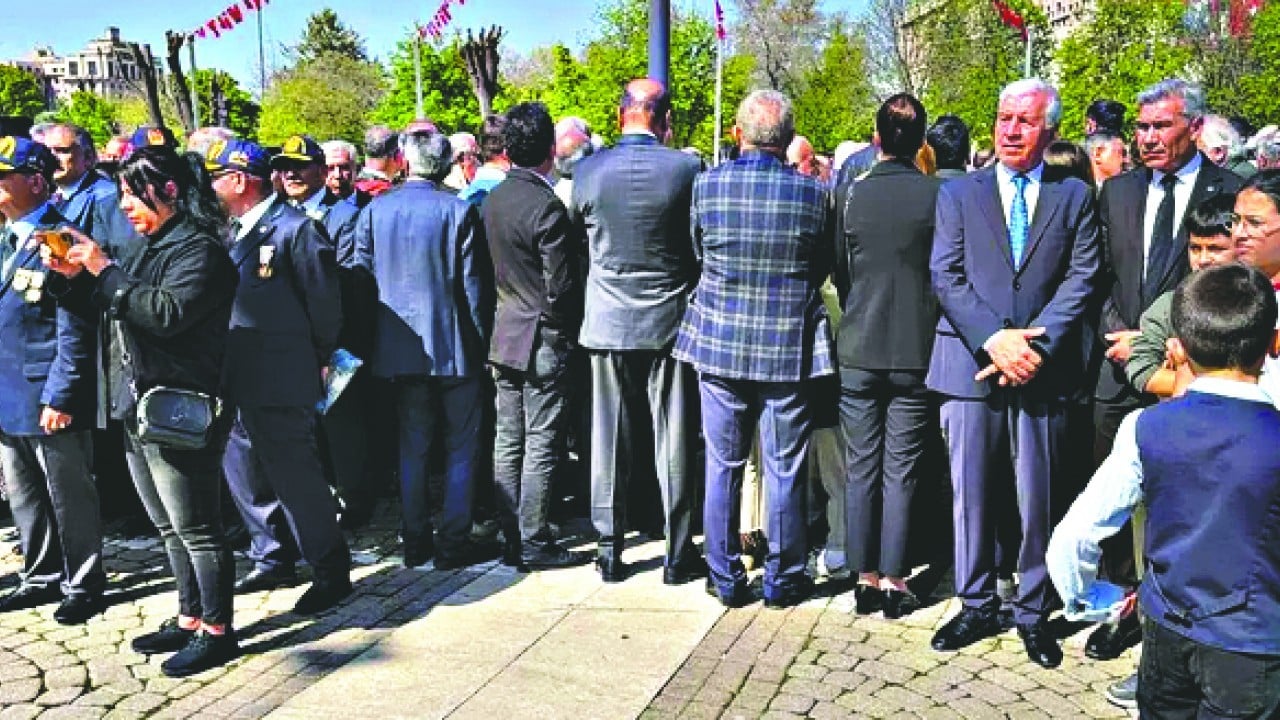 Foto - 23 Nisan'daki büyük saygısızlığa tepkiler art arda geliyor: CHP’lilere Mehter dersi verilmeli 