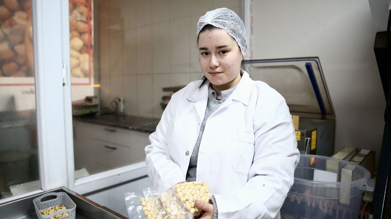 Foto - 23 yaşında kendi işinin patronu oldu! Devlet desteğiyle fındığa değer kattı