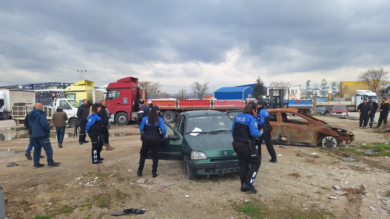 Foto - 2420 araç tespit edilip satıldı Hurda araçlar ekonomiye kazandırıldı