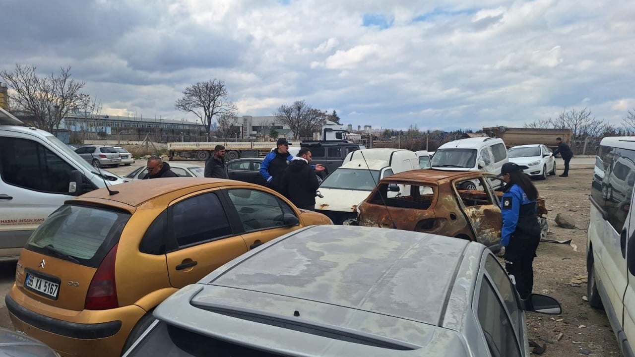 Foto - 2420 araç tespit edilip satıldı Hurda araçlar ekonomiye kazandırıldı
