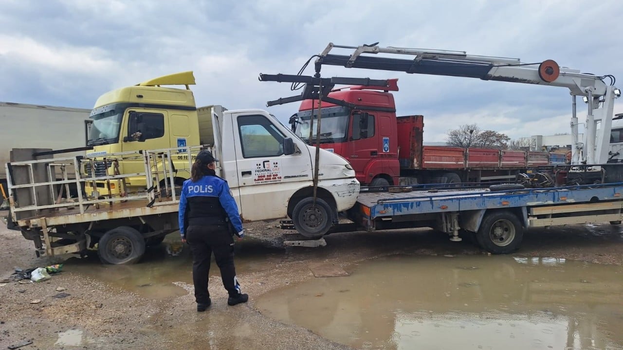 Foto - 2420 araç tespit edilip satıldı Hurda araçlar ekonomiye kazandırıldı