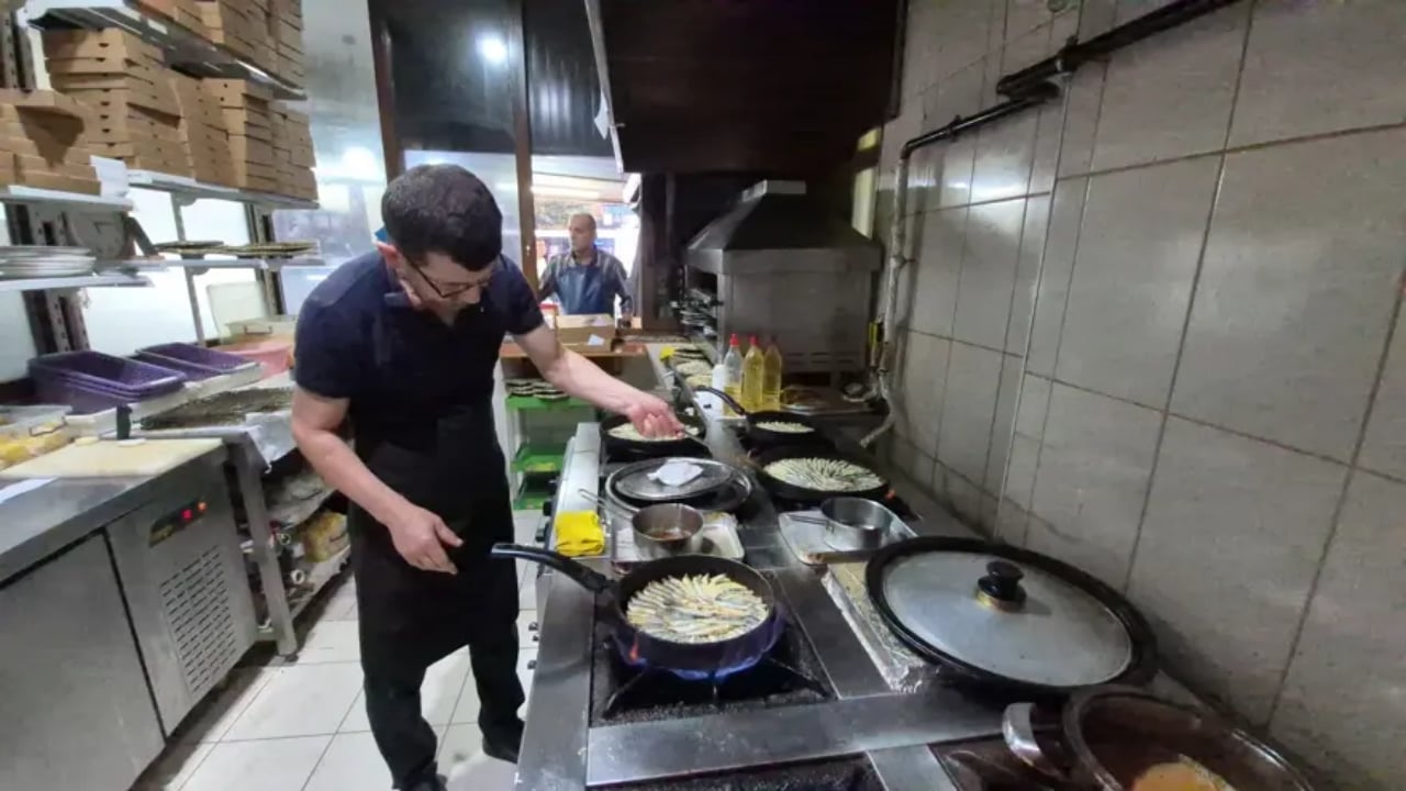 25 yıllık balıkçıdan sır gibi tavsiye! İşte evde hamsi pişirmenin püf noktası