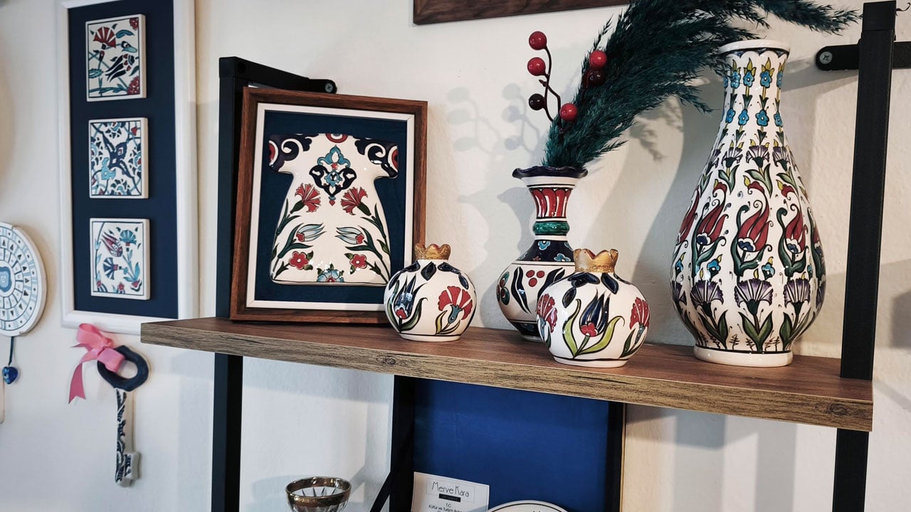 Foto - 25 yıllık emeğe bakanlık unvanı! Topkapı Sarayı’nda hayran kaldı, çiniyle hayatını değiştirdi