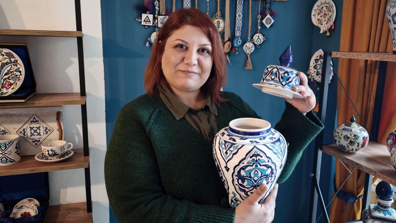 25 yıllık emeğe bakanlık unvanı! Topkapı Sarayı’nda hayran kaldı, çiniyle hayatını değiştirdi