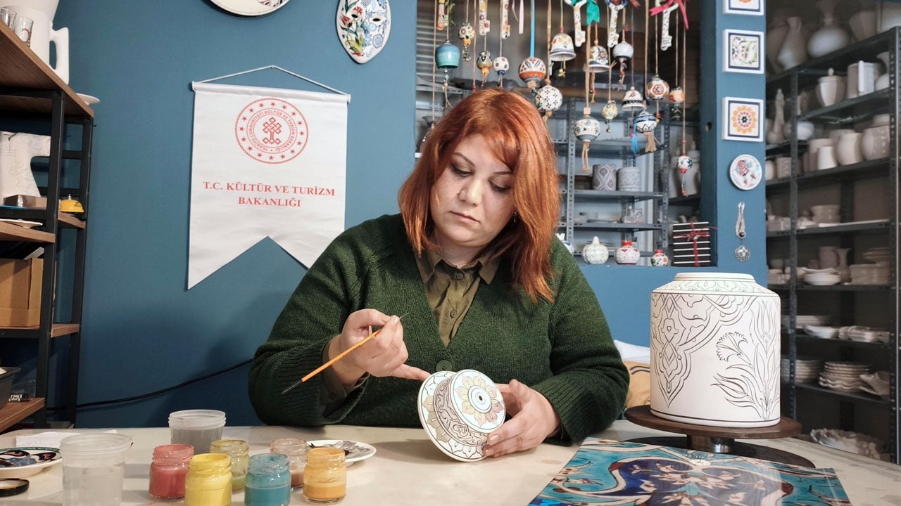 Foto - 25 yıllık emeğe bakanlık unvanı! Topkapı Sarayı’nda hayran kaldı, çiniyle hayatını değiştirdi