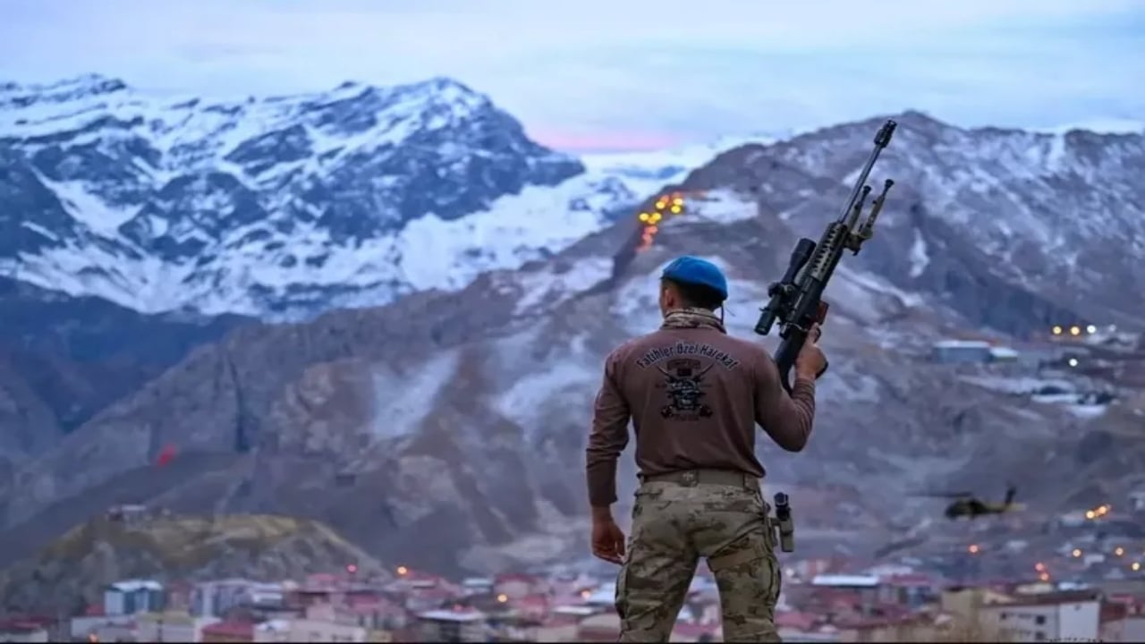 Foto - 2500 metreden nokta atışı... Türk askerinden akılalmaz rekor! Dünyanın en ölümcül keskin nişancıları açıklandı, zirve sallandı