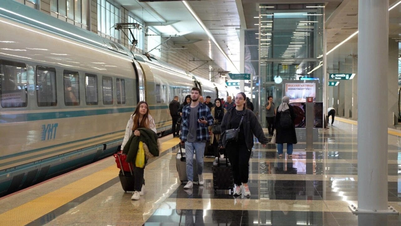 Foto - 3 ayda 102.3 milyar lira Seyahate servet harcadık 