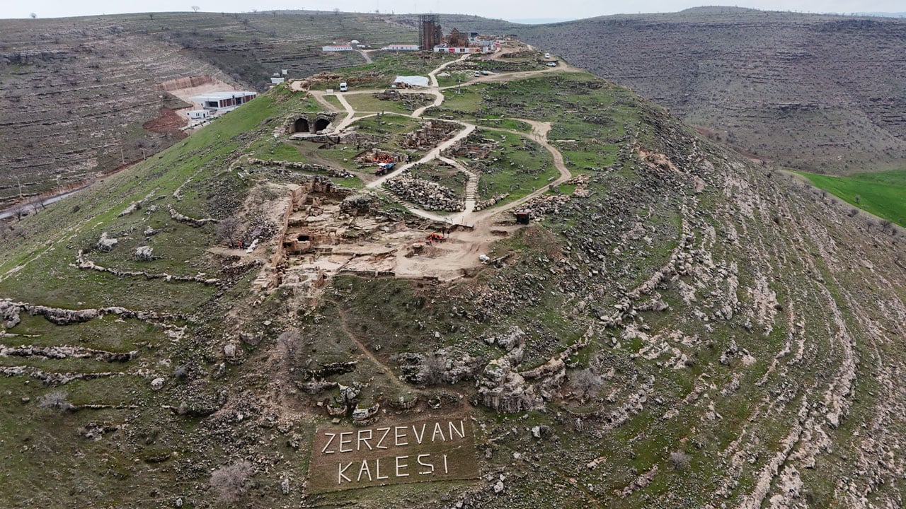 Foto - 3 bin yıllık kalede hayatları değişti! Zerzevan’da toprağı kazarken hayallerini buldular