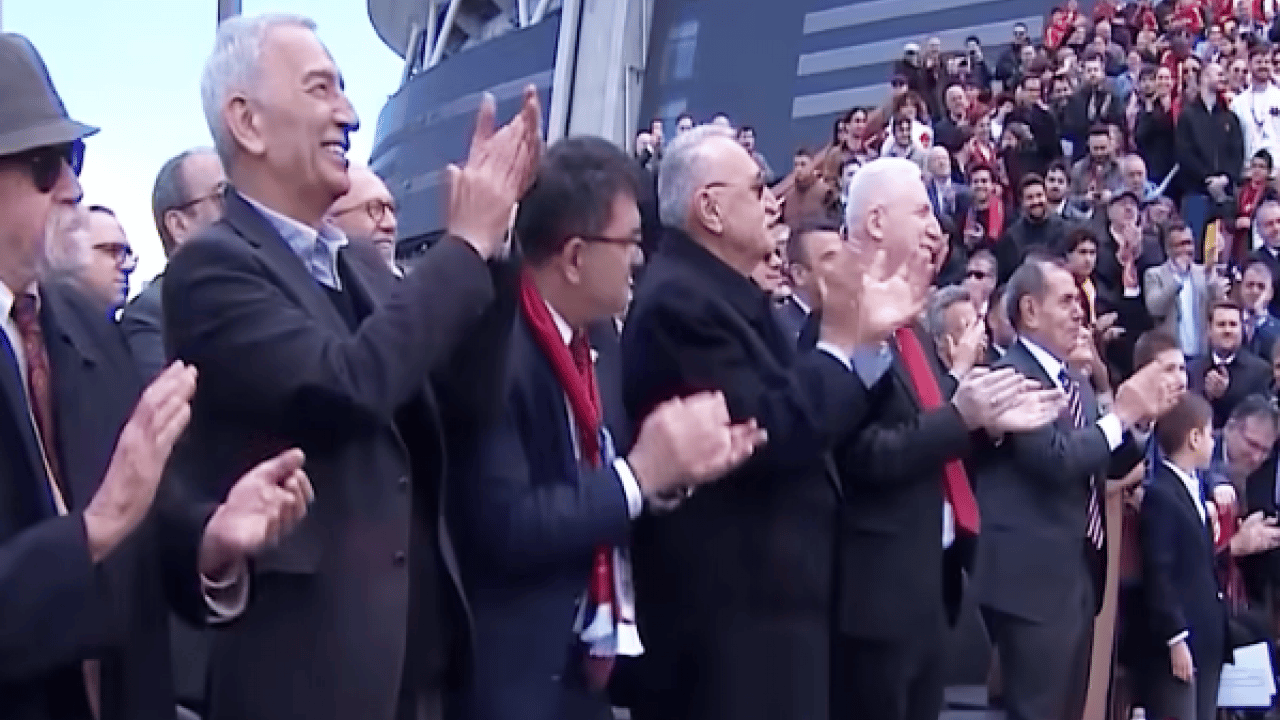 Foto - 3 gün daha bekleyemediniz mi? 'Şampiyon Cim-Bom' sözleri sosyal medyada viral oldu...