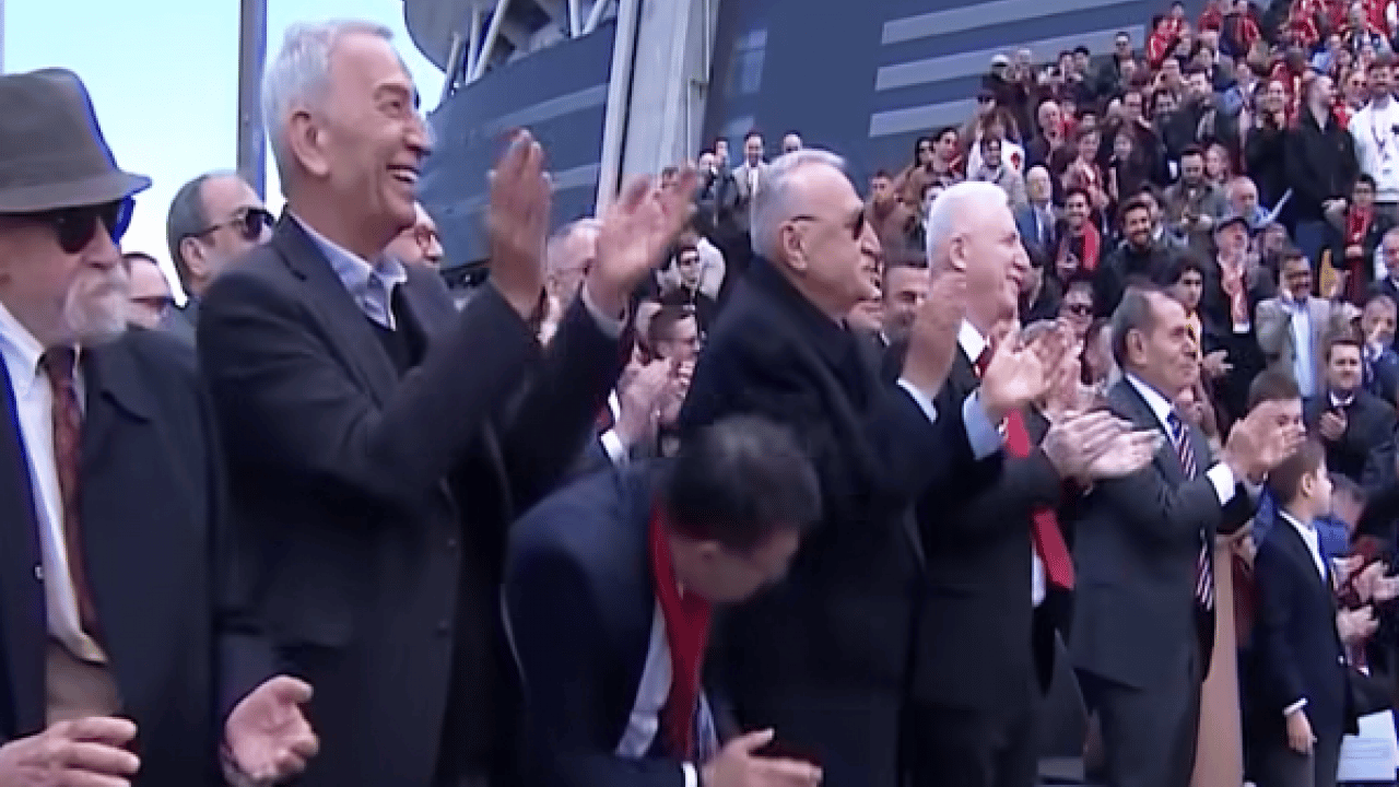 Foto - 3 gün daha bekleyemediniz mi? 'Şampiyon Cim-Bom' sözleri sosyal medyada viral oldu...